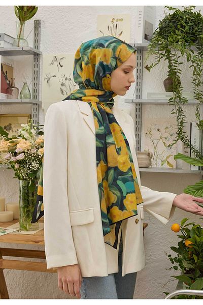 Fresh Black Secret Garden Patterned Shawl