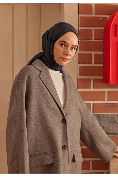 Fresh Anthracite Colored Houndstooth Jacquard Shawl