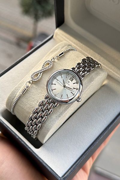 Homies Woman's Wristwatch, 2 Years Warranty, Small Case Gift Library and Bilik Gift