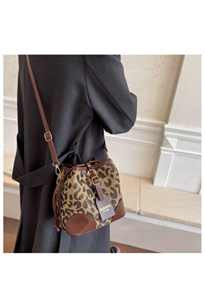 SilkRoute Retro Tarz Çapraz Askılı Kadın Omuz Çantası – PU Deri Şık Leopar Desenli Günlük Kullanıma Uygun