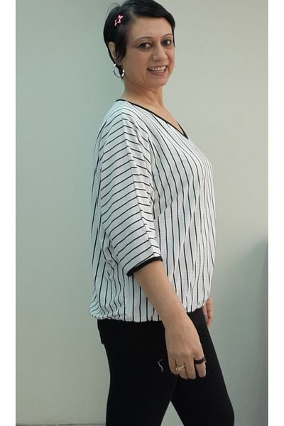Mertcan Butik Fusta albă cu decolteu în V cu dungi negre, tricou din viscoză din bumbac pieptănat cu mâneci trei sferturi