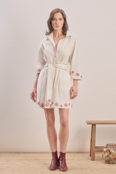 Mavlo فستان قميص قصير مطرز من خشب الورد