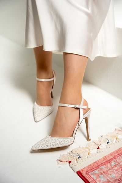 LamintaGlobal Pantofi cu toc pentru femei Shelly White Satin Stone cu curea la gleznă