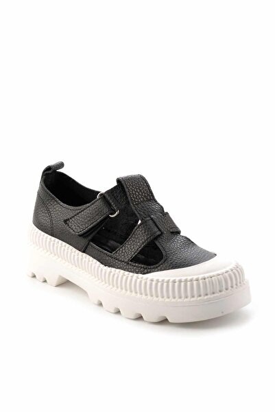 Bambi Černé kožené dámské boty pro volný čas K01122000603