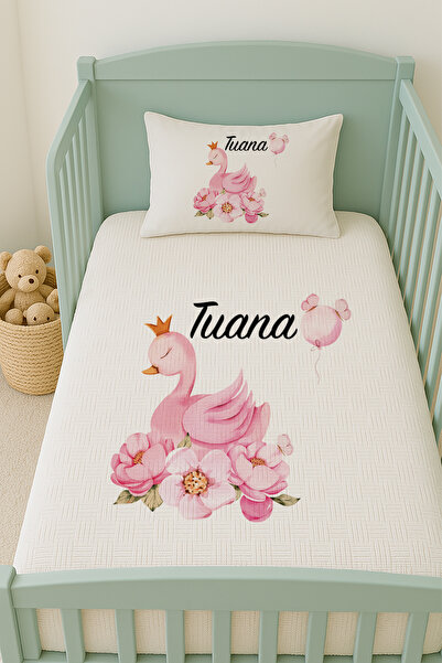 Lilabio %100 Pamuk İsme Özel İsimli 100x150 cm Pike Seti Pembe Çiçekli Kuğu