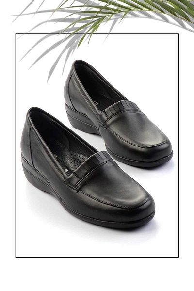 Bambi Klassische schwarze Damenschuhe aus echtem Leder - K 01531123403