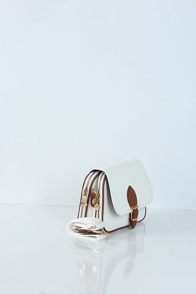 byFOX Fashion Geantă crossbody cu trei compartimente cu detaliu de husă