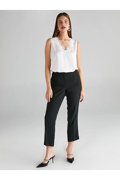 Faik Sönmez Tricou de damă fără mâneci cu decolteu în V cu dantelă - minimalist