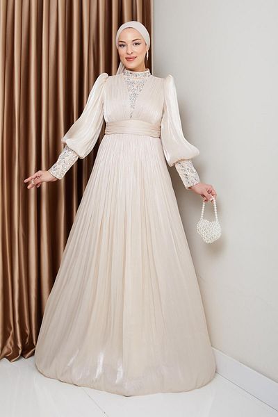 Olcay Yorgo Seiden-Hijab-Abendkleid mit Ärmeln und Steinstein auf der Vorderseite CREAM 1239