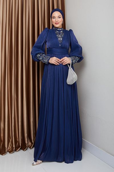 Olcay Yorgo Seiden-Hijab-Abendkleid mit Ärmeln und Steinstein auf der Vorderseite K. INDIGO 1239
