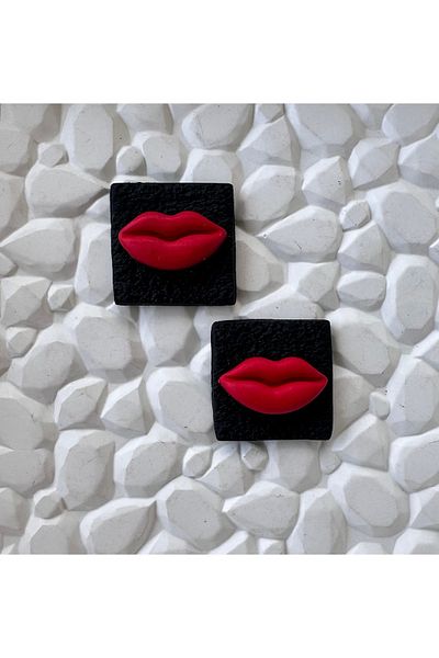 ACCESSORY Square Lip Earrings