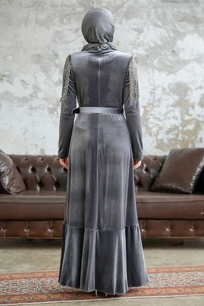 Neva Style - Rochie din catifea hidžáb gri cu centura cu catarama 3748g