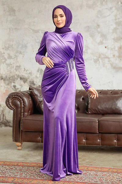 Neva Style Rochie din catifea hijab liliac închis cu detaliu draperie 36891klıla