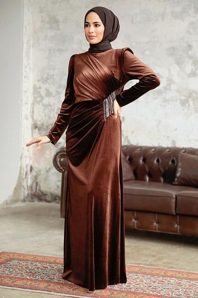Neva Style Καφέ Βελούδινο Φόρεμα Hijab με Λεπτομέρεια Κρεμαστό 36891kh