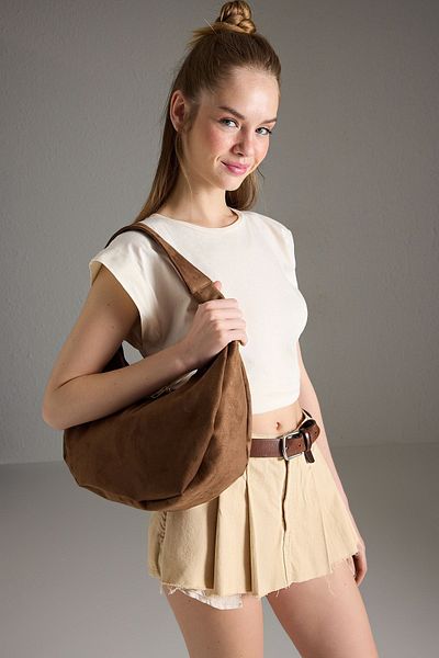 TRENDYOL SHOES Γυναικεία οβάλ τσάντα ώμου Mink Suede Half Moon TWOAW25OC00005