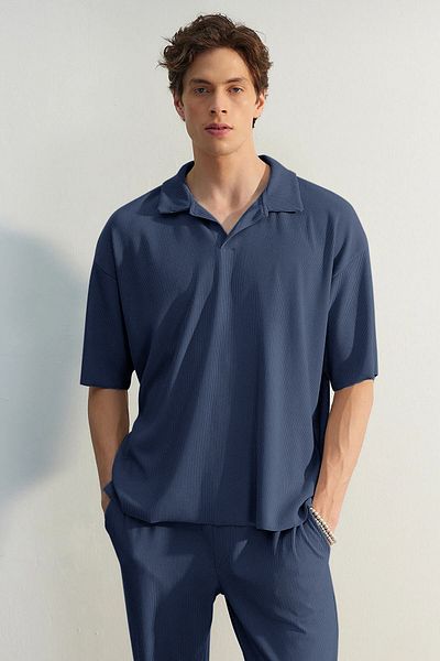 Trendyol Collection Indigo OTToman Polo-Shirt mit strukturiertem Kragen – weite Passform, limitierte Auflage TMNSS23po00020