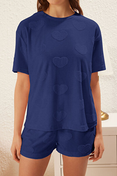 Trendyol Collection Комплект піжами з темно-синьої бавовняної футболки та шортів із сердечками THMSS25PT00285