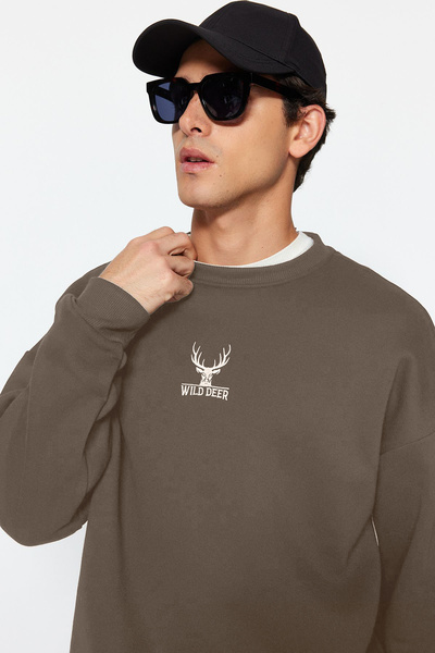 Trendyol Collection Σκούρο καφέ oversized / Φούτερ με φαρδιά λαιμόκοψη με κέντημα με ζώα TMNAW24SW00169