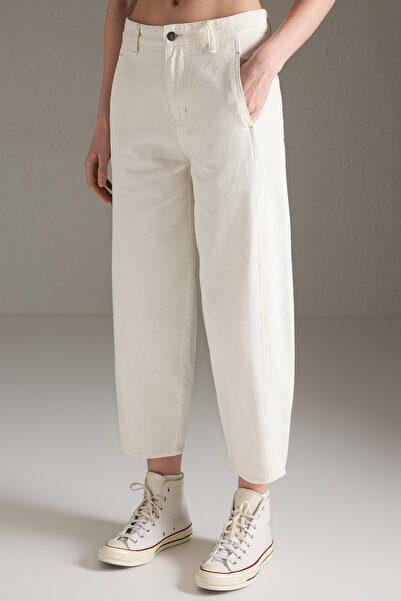 Trendyol Collection White Barrel Mold 100% Cotton Gabardine Pants Twoss25Pl00117