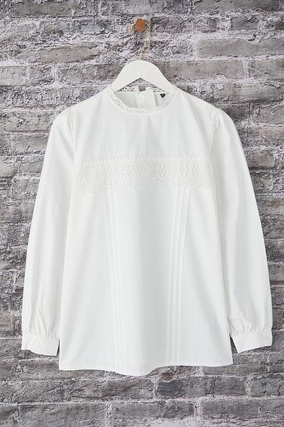 Trendyol Modest Bílá bavlněná krajková detailní tkaná košile TCTSS25UK00011