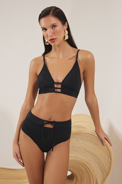 Trendyol Collection Schwarzes Dreieck-Bikiniset mit hoher Taille und normaler Passform TBESS25BT00170