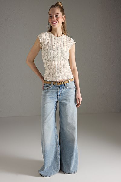 Trendyol Collection Ecrufarbene Spitzen-Strickbluse TWOSS25BZ00282