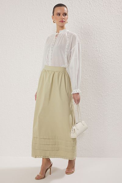 Trendyol Modest Khakifarbener Rock mit Spitze und gewebtem Saum TCTSS25EE00017