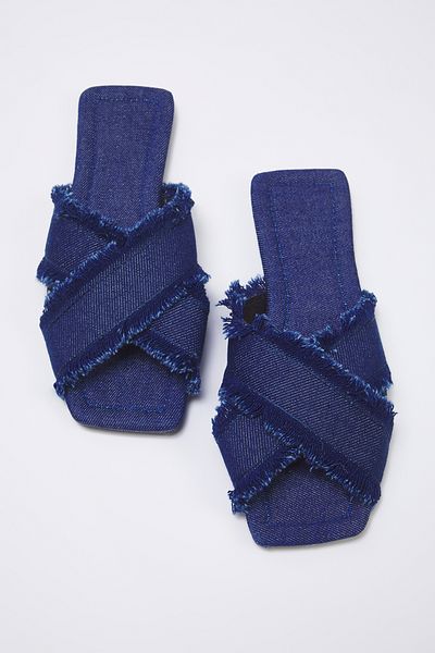 TRENDYOL SHOES Marineblaue Denim-Damenhausschuhe mit Kreuzriemen und Quasten-Detail TAKSS25TE00043