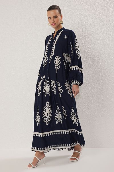 Trendyol Modest Marineblaues Viskose-Webkleid TCTSS24EB00221