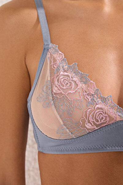 Trendyol Collection Син комплект бельо с бродирана дантела и флорален принт THMSS25CC00030