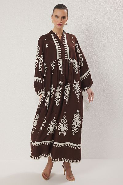 Trendyol Modest Dunkelbraunes, gewebtes Kleid aus Viskose TCTSS24EB00221