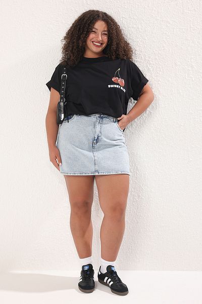 Trendyol Curve Black Oversize Fit T-Shirt Large Size, Cherry Printed Yplicated