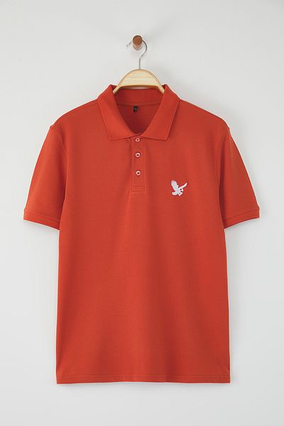 Trendyol Collection Červené tričko Regular/Regular Cut s výšivkou Polo Neck TMNSS25PO00017