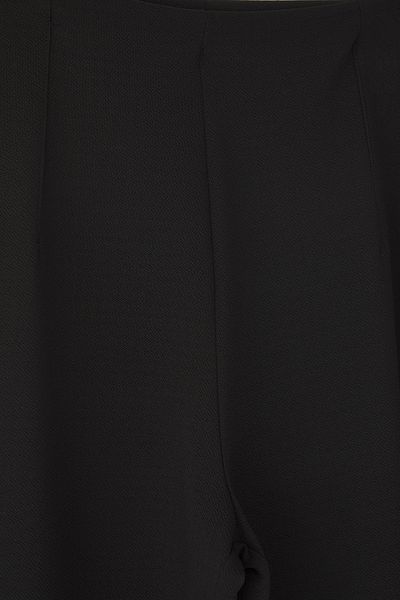 Trendyol Curve Schwarze Culotte-Hose in Übergröße mit hohem Taillenausschnitt – TBBSS25AR00041