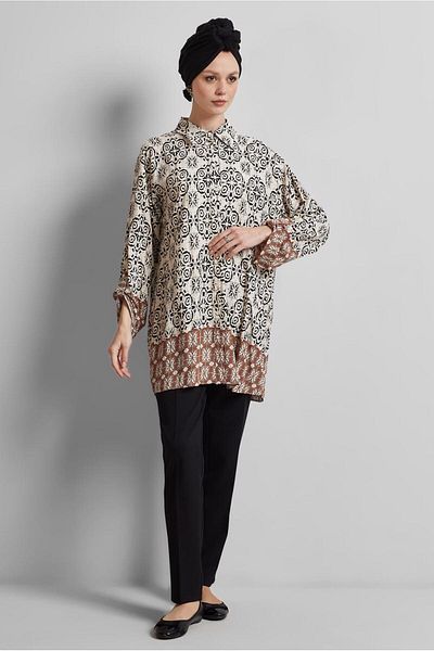 Alvina Tunic with Pattern 44803 Model