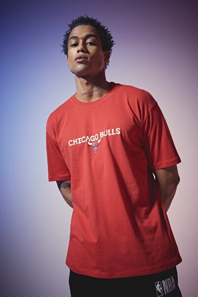 DeFacto Fit Nba Chicago Bulls Boxy Fit Bisiklet Yaka Kısa Kollu Tişört B3921ax24sp