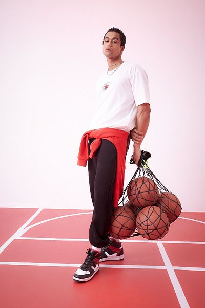 DeFacto Εφαρμογή NBA Chicago Bulls Oversize Φαρδιά Εφαρμογή Πλήρωμα Λαιμόκοψη κοντομάνικο μπλουζάκι B3888ax24sp