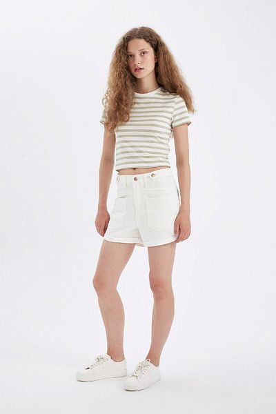 DeFacto Jeans-Shorts mit hoher Taille und Mom-Fit – umgeschlagenes Bein D4585AX24HS