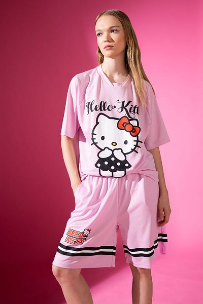 DeFacto Gemusterte Shorts mit entspannter Passform „Hello Kitty“ – D4219AX24HS