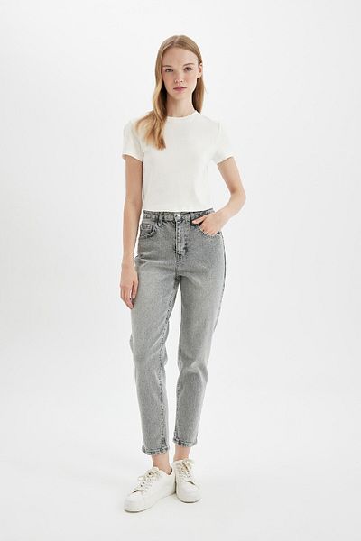DeFacto Bequeme Jeans mit hoher Taille und Knöchellänge - Comfort Mom Fit D4304AX24AU