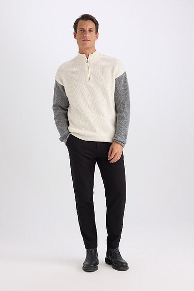 DeFacto Relax Fit Farbblock-Strickpullover mit Stehkragen und halbem Reißverschluss Y0623AZ24AU