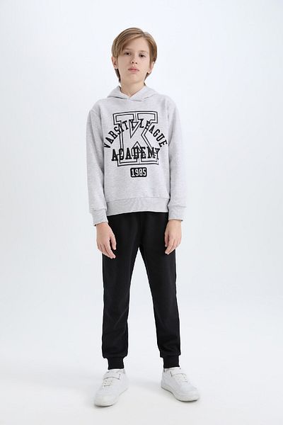 DeFacto Set aus bedrucktem Kapuzen-Sweatshirt und elastischen Jogginghosen für Jungen – D4746a824wn