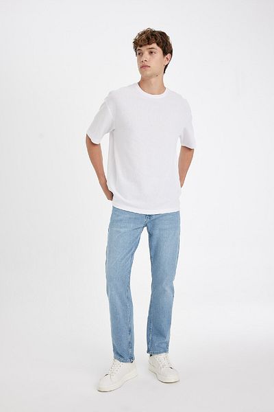 DeFacto Sergio Regular Fit Jeanshose – Normale Taille, Röhrenbein D6472ax24au