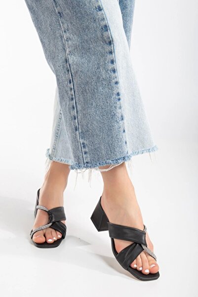 MFT AYAKKABI Жіночі чорні туфлі на високих підборах з камінцями