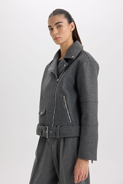 DeFacto Kurzer Kaschmirmantel mit Reißverschluss, Taschen und Gürtel – reguläre Passform B8830ax