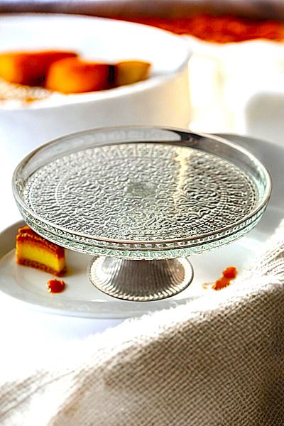 WuuQ Platinum Glass Stand Cake, Cake Presentation Stand Plate - 16 cm
