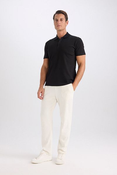 DeFacto Slim Fit, schmal geschnittenes, kurzärmliges Basic-Poloshirt aus Baumwolle und Modal-Mischung in schlichtem Schwarz M6609az25sp