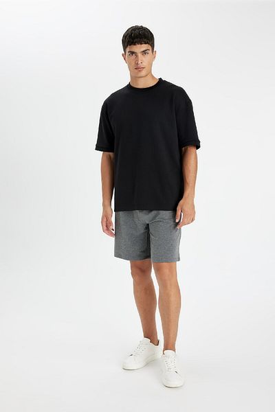DeFacto Einfache, gerade Bermuda-Shorts mit normaler Passform und Taschen D7920ax24sm
