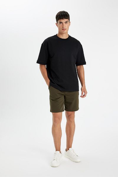 DeFacto Einfache, gerade Bermuda-Shorts mit normaler Passform und Taschen D7933ax24sm