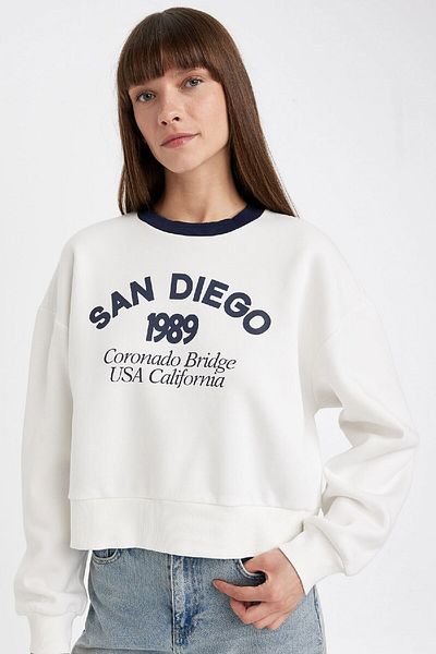 DeFacto Boxy Fit Crew Neck Printed Thick Sweatshirt D8723Ax24Wn